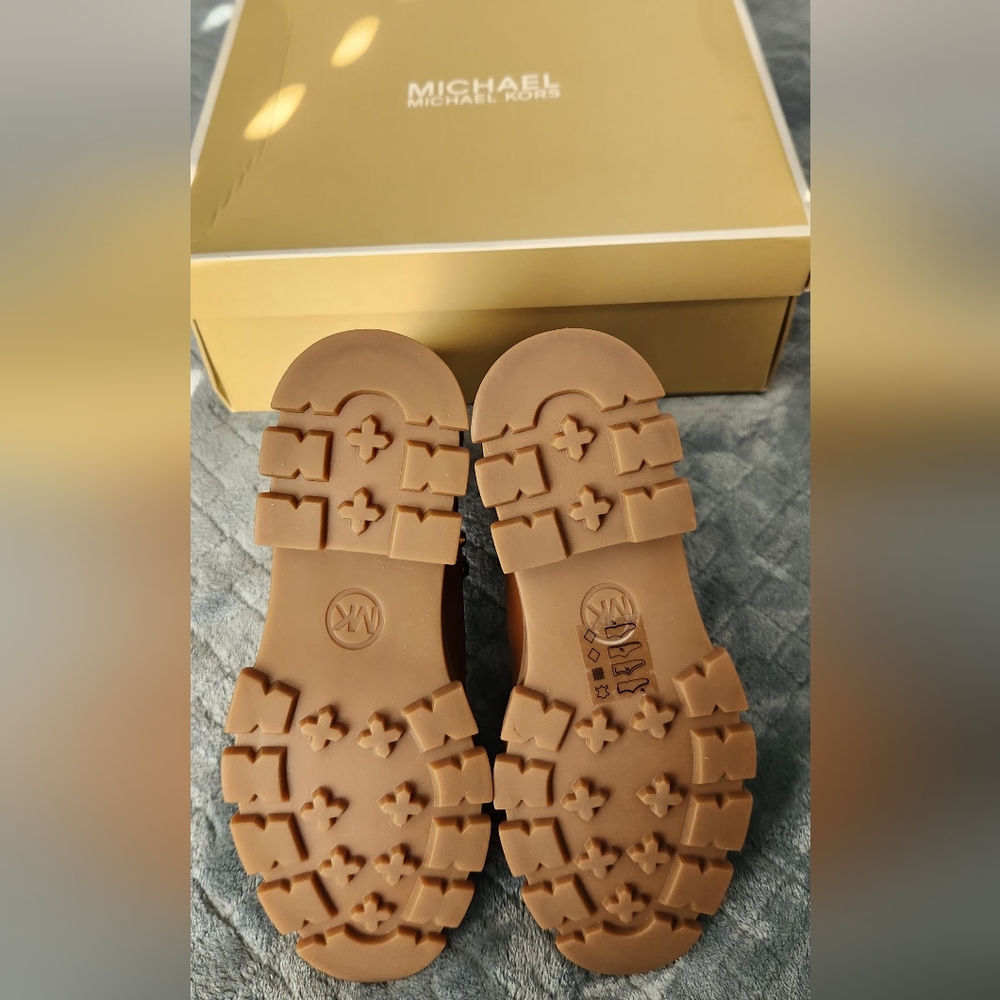 NWOT Michael Kors Leather Ridley Booties. Size 5. - Picture 8 of 14